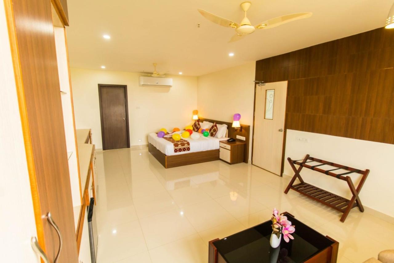 Miracle Residency Hotel Kizhake Chālakudi Exterior foto